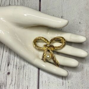 Elegant Gold Bow Brooch with Pearl Accent – 1.75” – Classic Charm